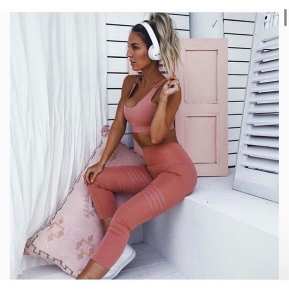 Toned by Ashy Bines 3/4 Leggings with Shiny Stripes - Picture 9 of 11